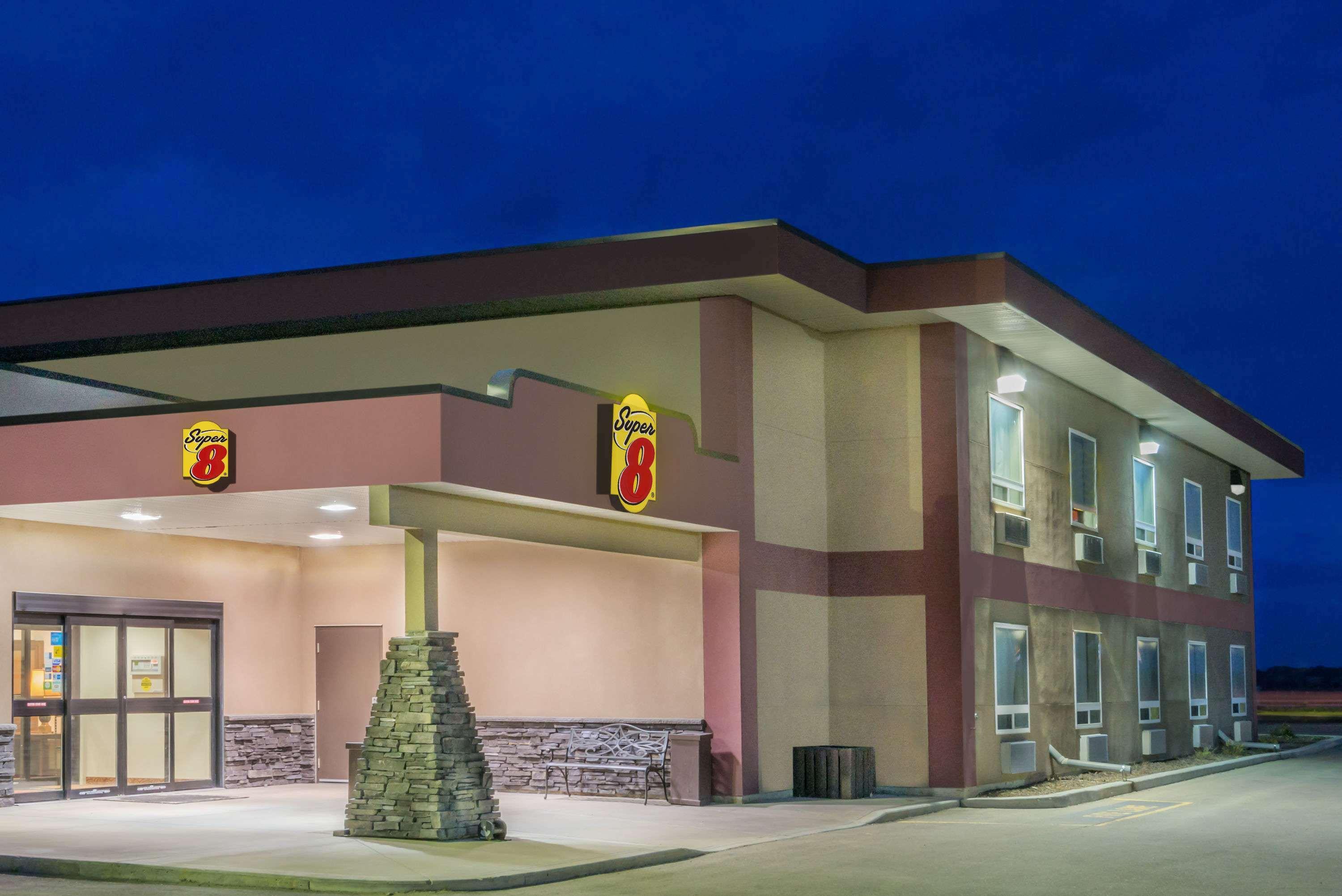 Super 8 By Wyndham Innisfail エクステリア 写真