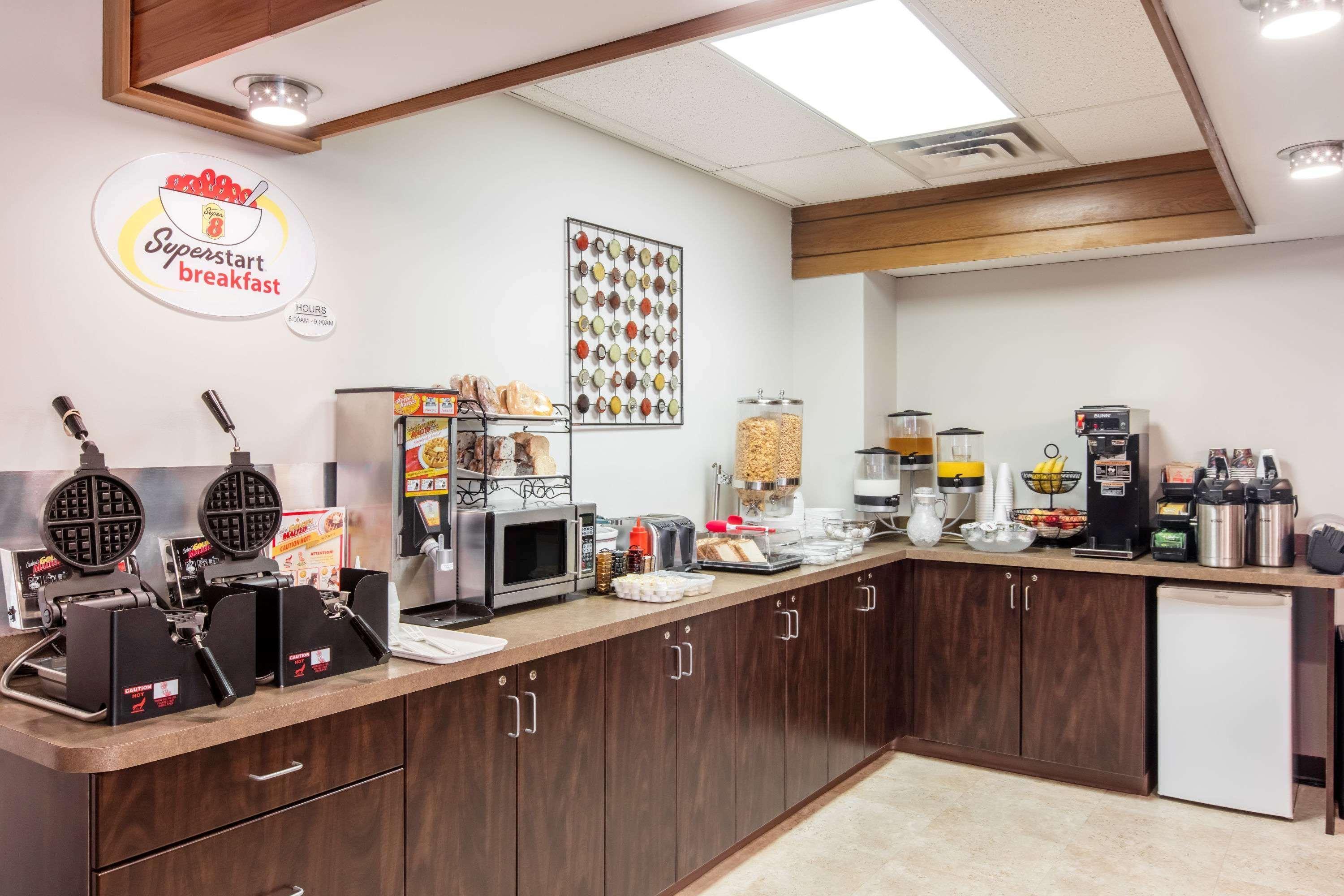 Super 8 By Wyndham Innisfail エクステリア 写真